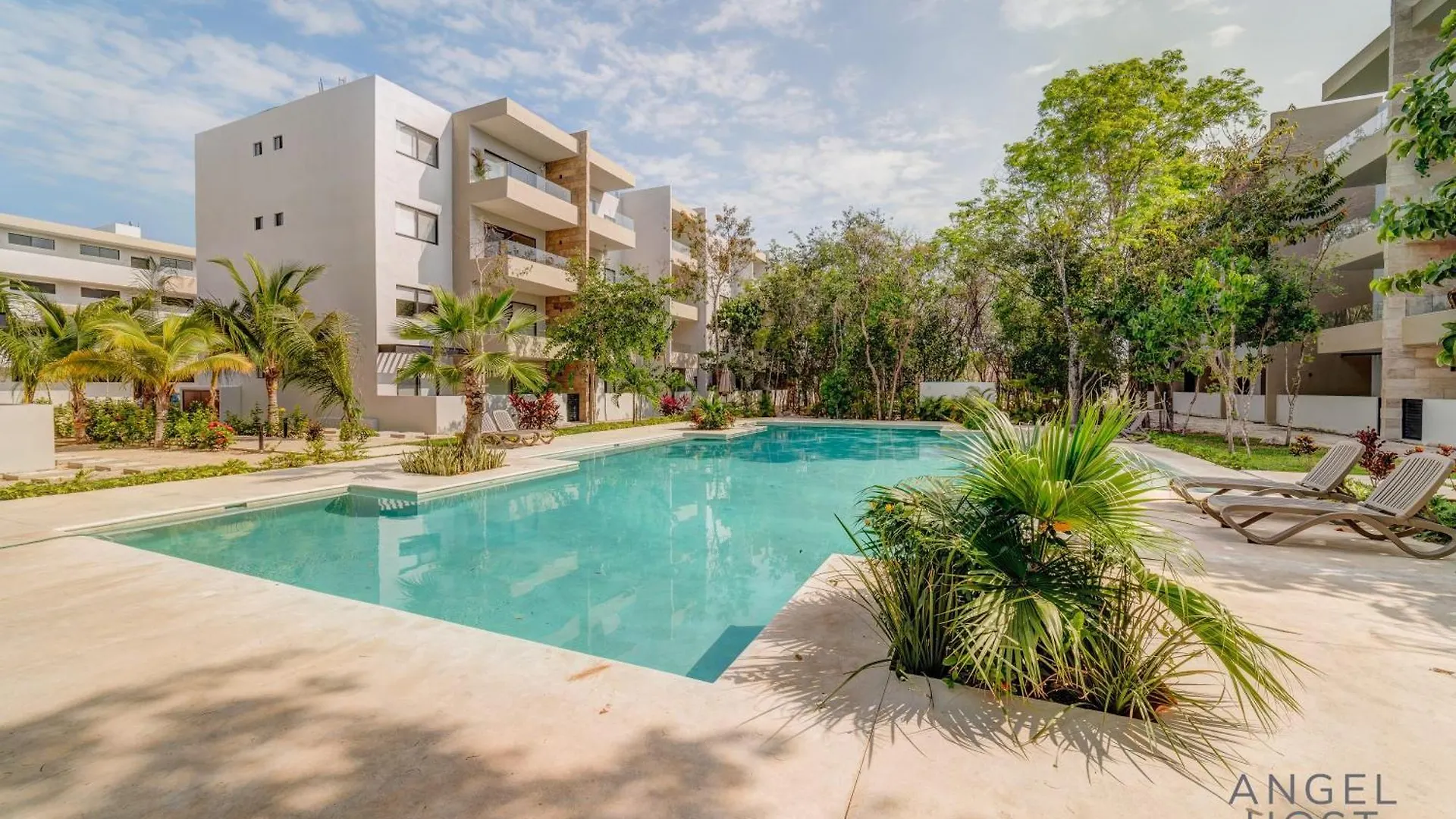 Tranquil Stay Onsite Pool Gym And Playground Playa del Carmen Apartment