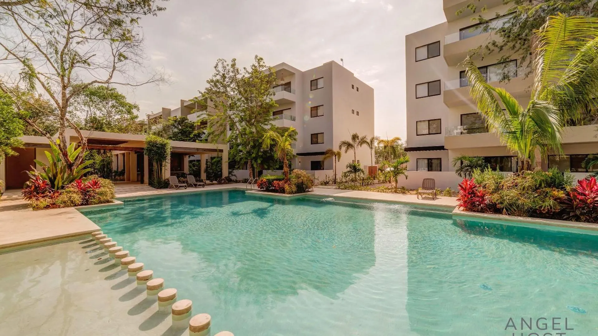 Tranquil Stay Onsite Pool Gym And Playground Playa del Carmen
