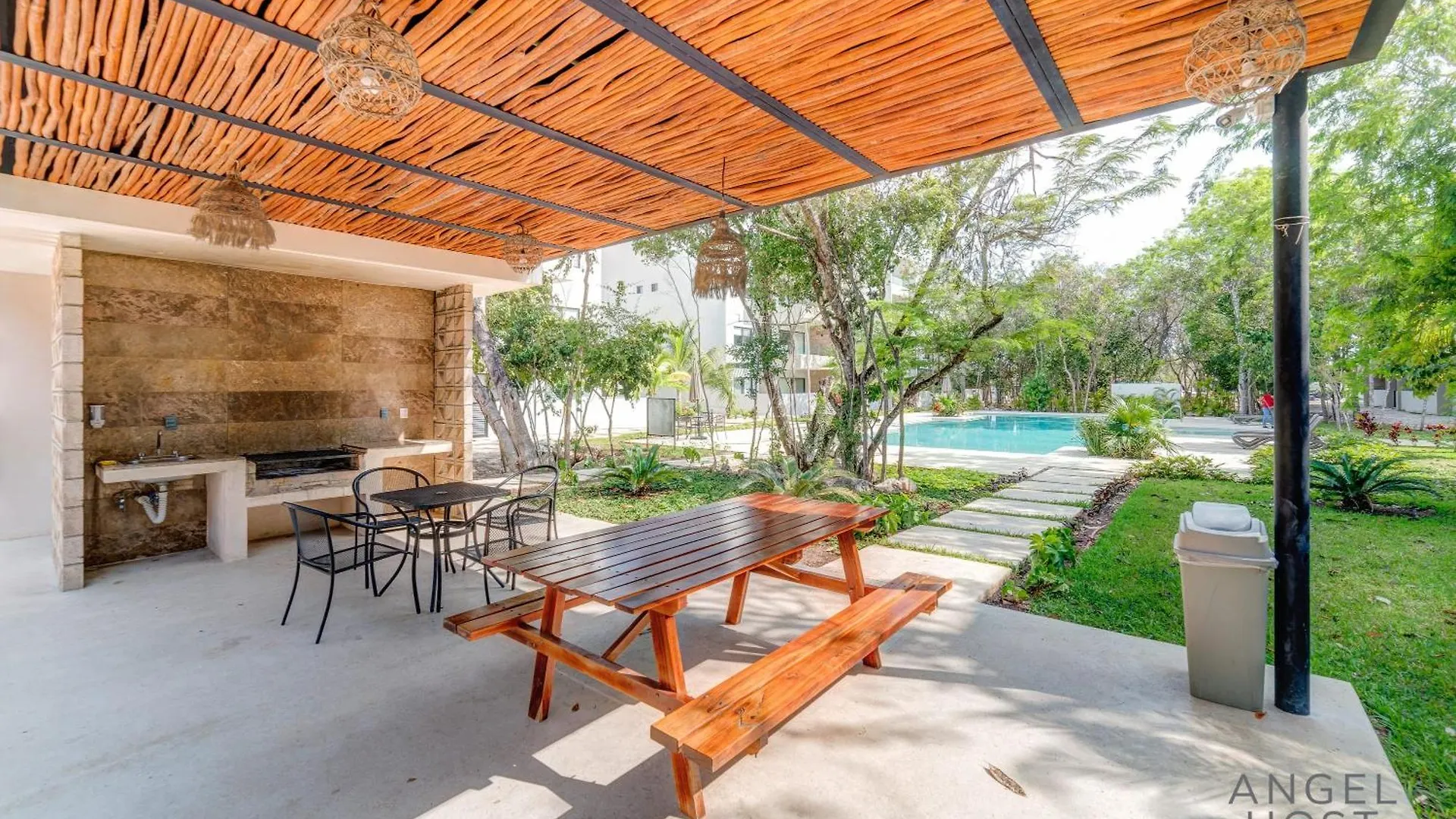 Tranquil Stay Onsite Pool Gym And Playground Playa del Carmen 0*,  México